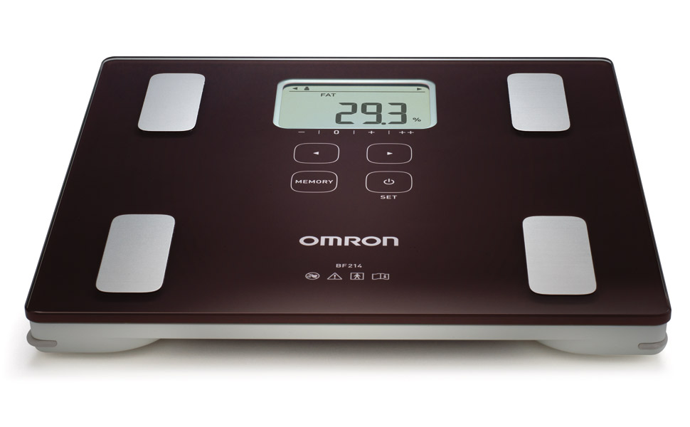 Почему напольные электронные. Монитор состава тела Omron bf508. Omron весы с анализатором. Умные весы Omron BCM-500. Электронные весы напольные RCS-200.