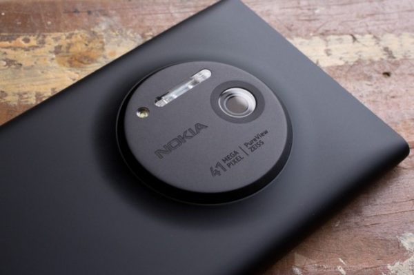 Мобильный телефон Nokia Lumia 1020