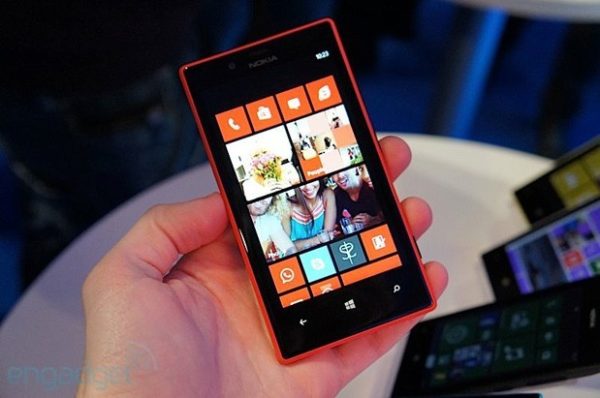 Мобильный телефон Nokia Lumia 720